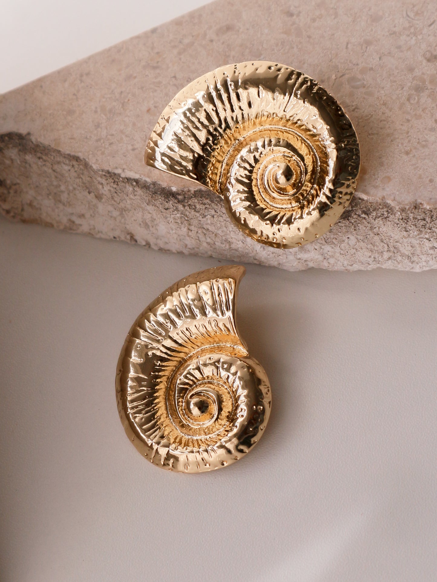 BRINCOS CARACOL DOURADOS