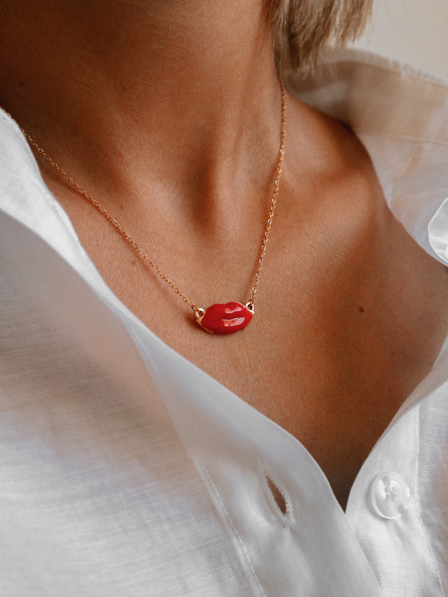 COLAR RED LIPS