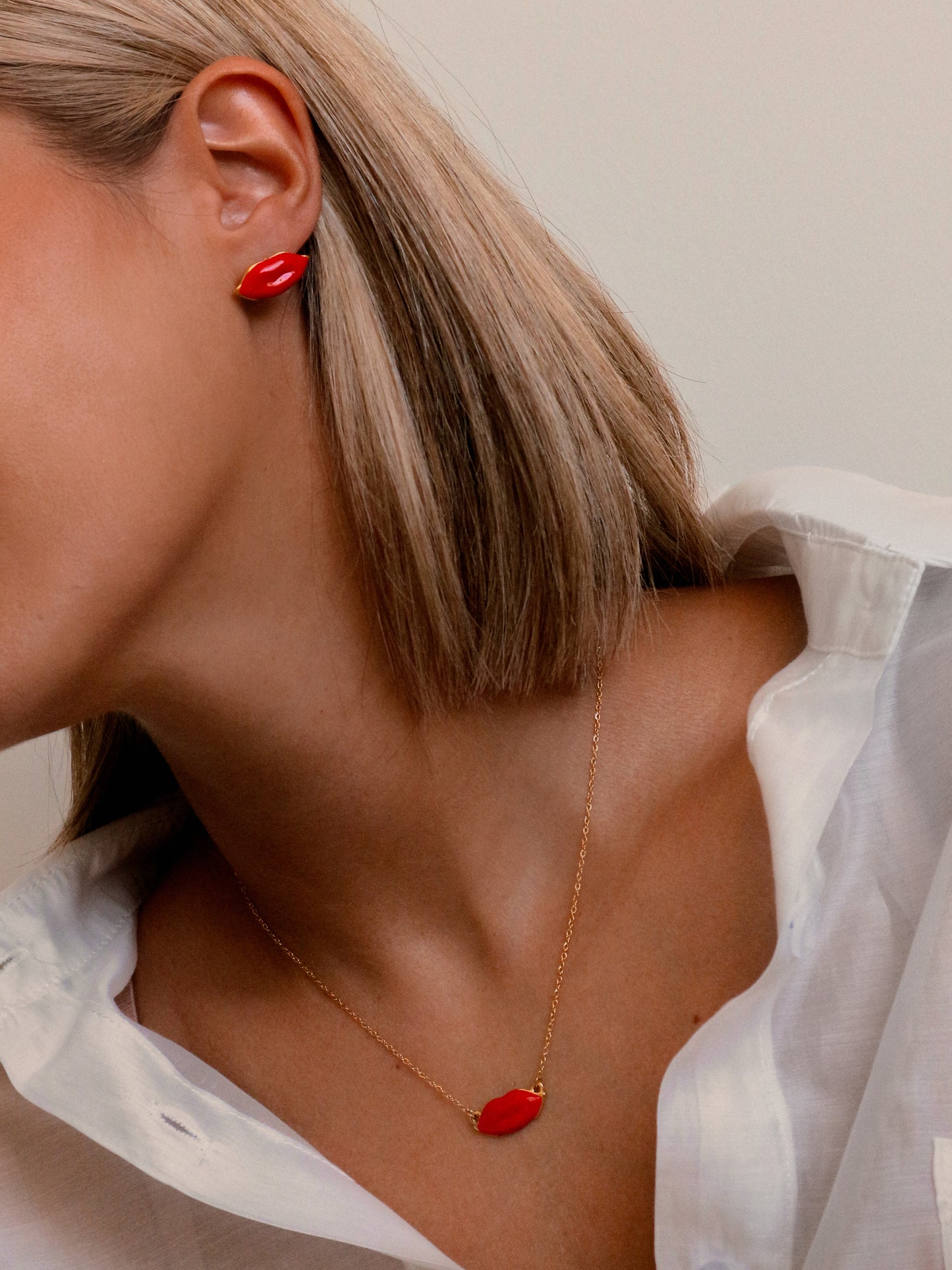 COLAR RED LIPS