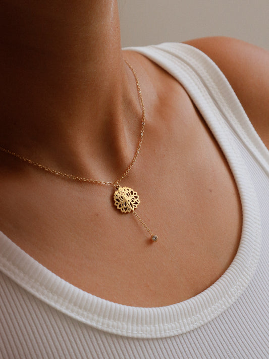 COLAR FLOR DE LÓTUS COM PENDENTE