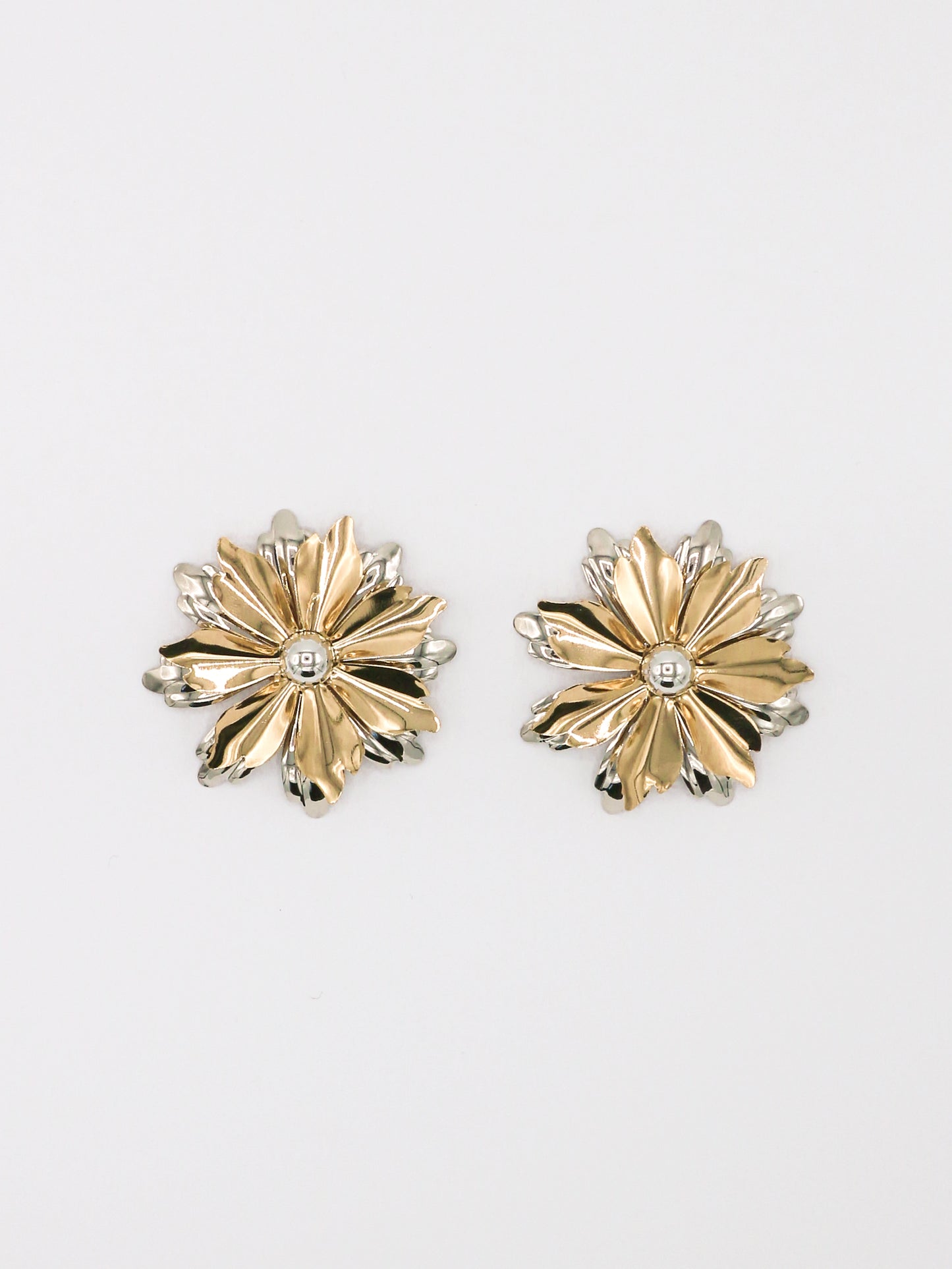 BRINCOS FLOR MAXI DOURADOS E PRATEADOS